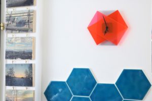 Hexagon-Wanduhr aus Plexiglasplatten