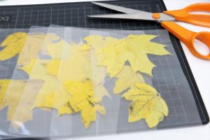 Herbstliche Blätterohrringe Making-of