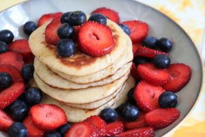 Trick für fluffige Beeren Pancakes