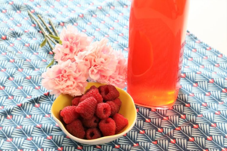 Himbeeressig: so setzt du deinen ganz einfach selbst an - DO-ITeria Himbeeressig: so setzt du deinen ganz einfach selbst an - DO-ITeria